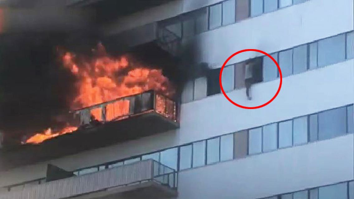 Hochhaus Brand Fenster.JPG