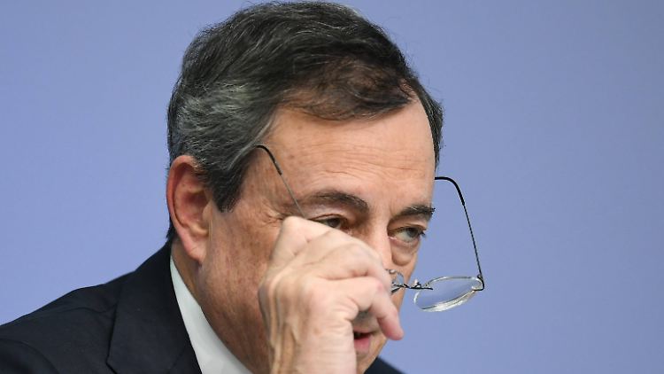 Die höchste Anerkennung der Bundesrepublik für "Graf "Draghila", der die Sparer um die Zinsen brachte? Ja, das passt!