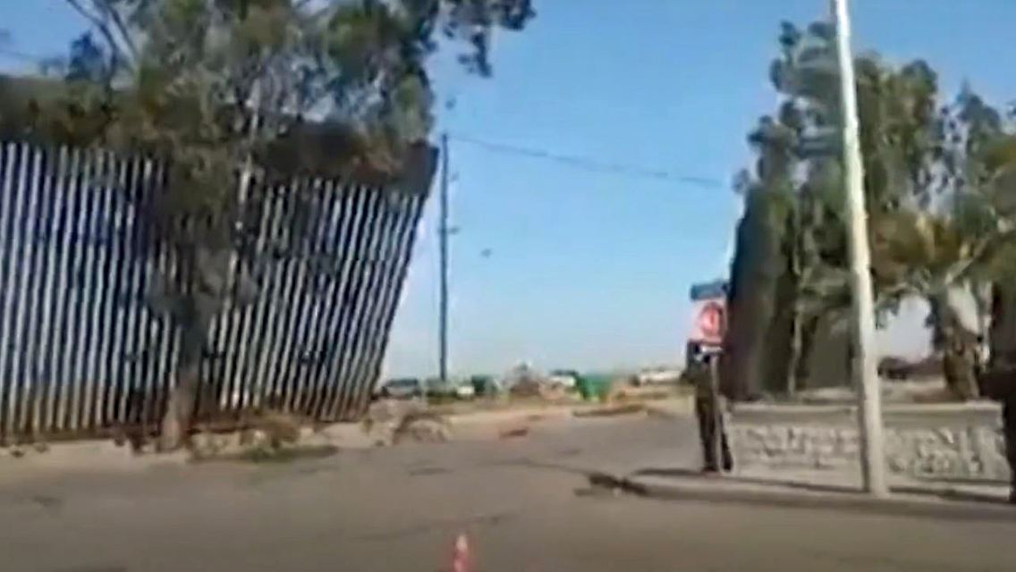 Grenzmauer USA Mexiko.JPG
