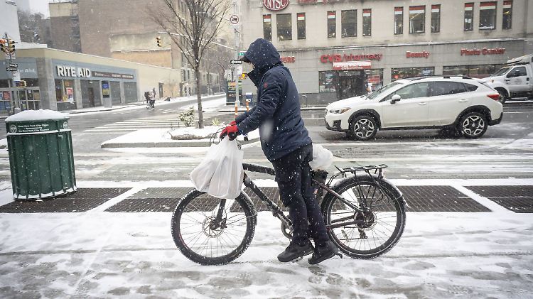 Im Betrieb erzeugen Akkus Eigenwärme, sodass niedrige Außentemperaturen ihnen während der Tour nicht schaden.
