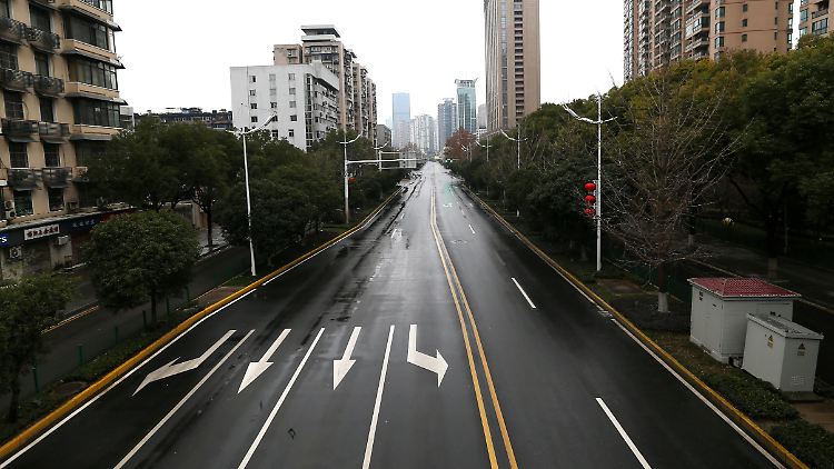 Keine Menschenseele ist auf den Straßen von Wuhan zu sehen.