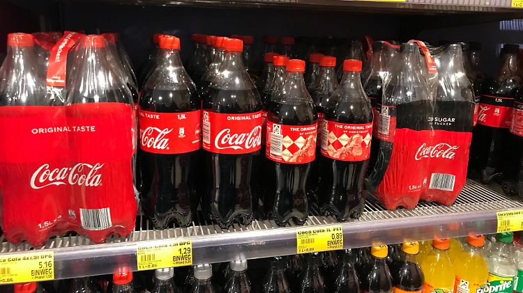 Dieser Edeka in Hamburg ist noch gut mit Coca-Cola bestückt.