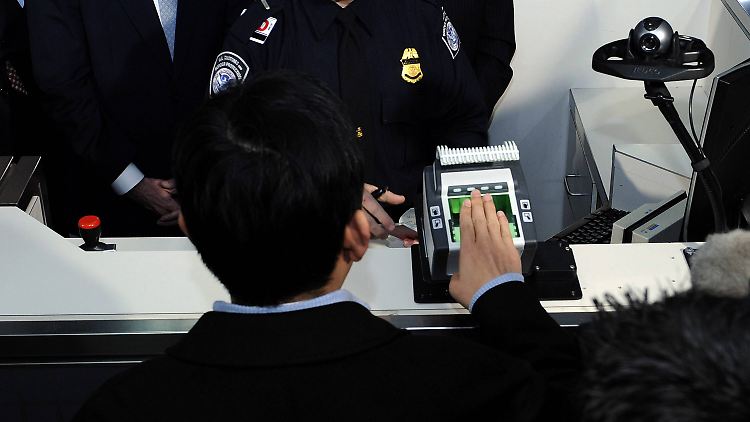 Für Menschen aus den sechs Ländern waren 2018 noch mehr als 12.000 Langfristvisa ausgestellt worden.