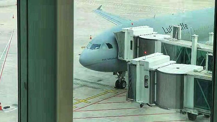 Der A310 "Kurt Schumacher" - hier kurz vor dem Abflug in Wuhan - muss einen Umweg fliegen.