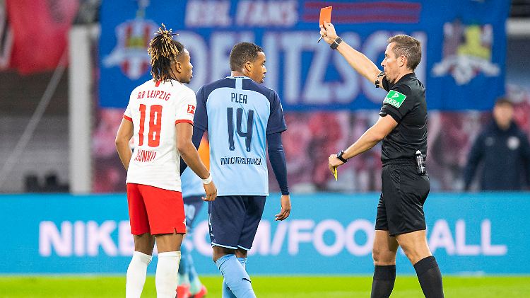 Was dürfen Spieler noch? Tobias Stieler zeigt Gladbachs Plea für eine Respektlosigkeit Gelb-Rot.