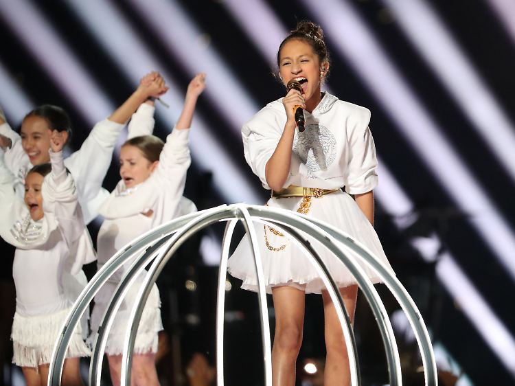Käfig-Auftritt auf der ganz großen Bühne: Emme Maribel Muniz, Tochter von Jennifer Lopez.