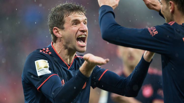 Thomas Müller und seine Bayern sind wieder Erster. Das finden sie in München offenbar ziemlich gut.