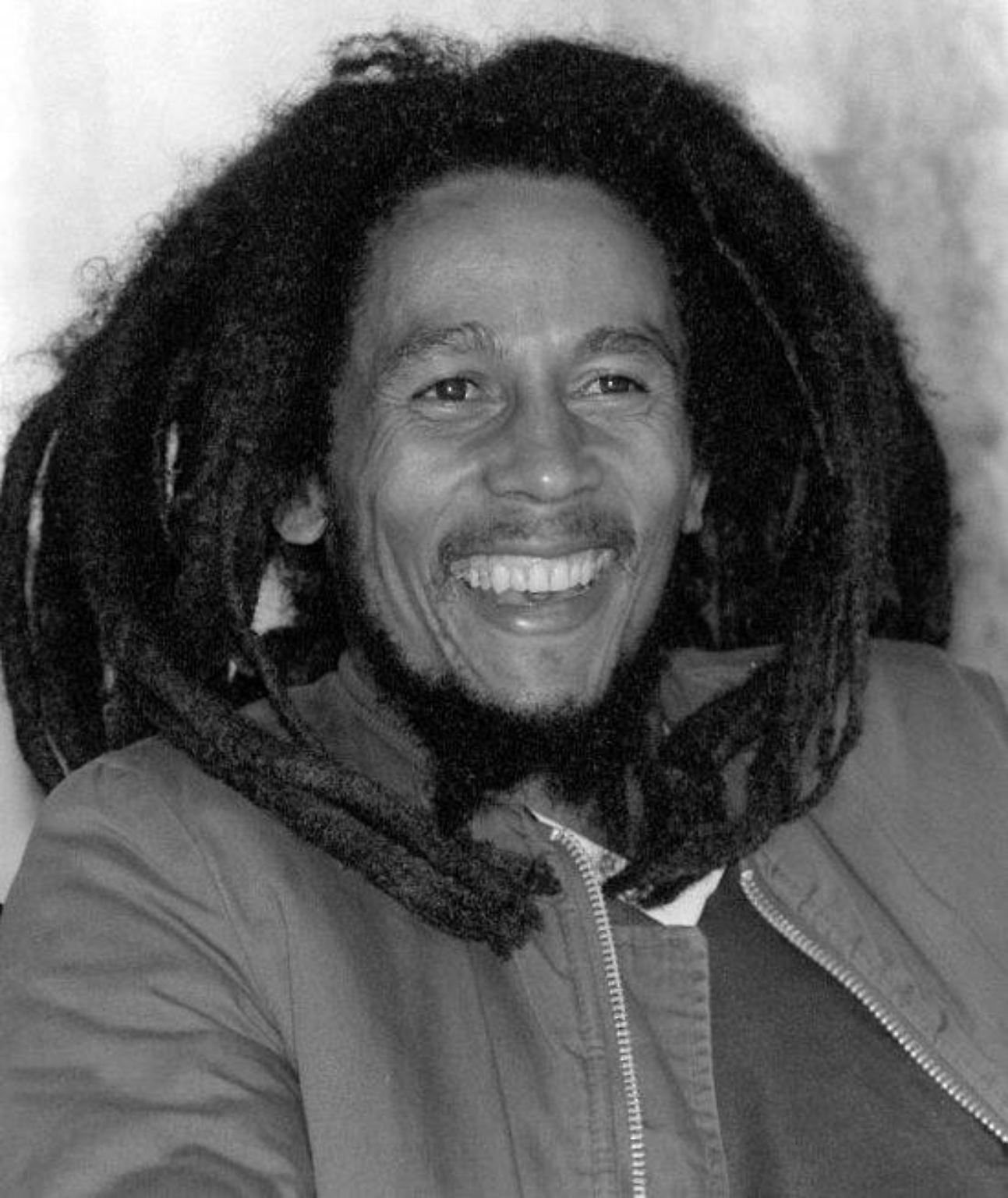 Robert Nesta Marley kam am 6. Februar 1945 in Rhoden Hall auf Jamaika zur Welt. Heute ist die Kurzform seines Namens - Bob Marley - noch immer der Inbegriff des Reggae.