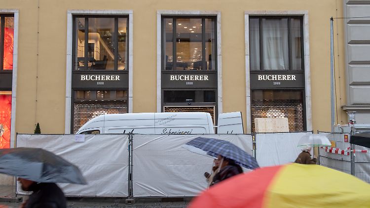 An dem Geschäft entstand erheblicher Sachschaden.