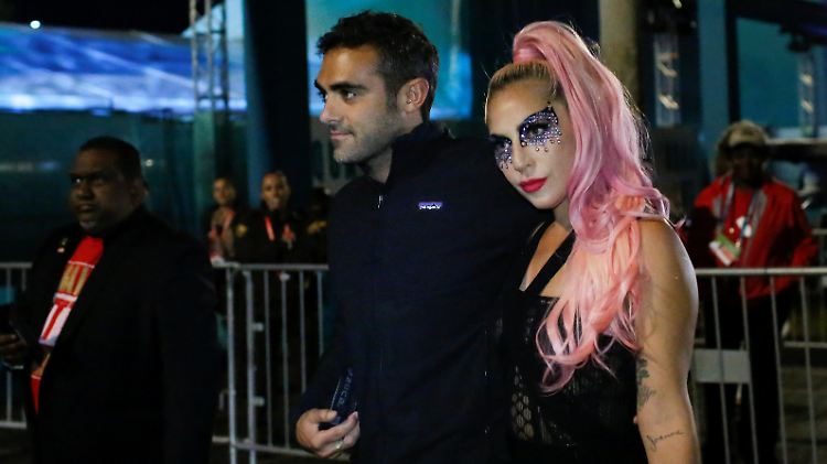 Anders als Lady Gaga kleidete sich Polansky zum Super Bowl eher unauffällig.