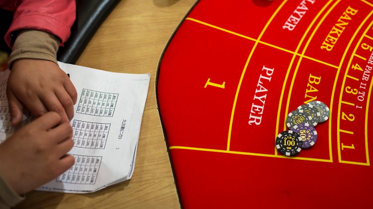 Besonders viele Chinesen reisen über die Grenze nach Macao, um dort zu spielen.