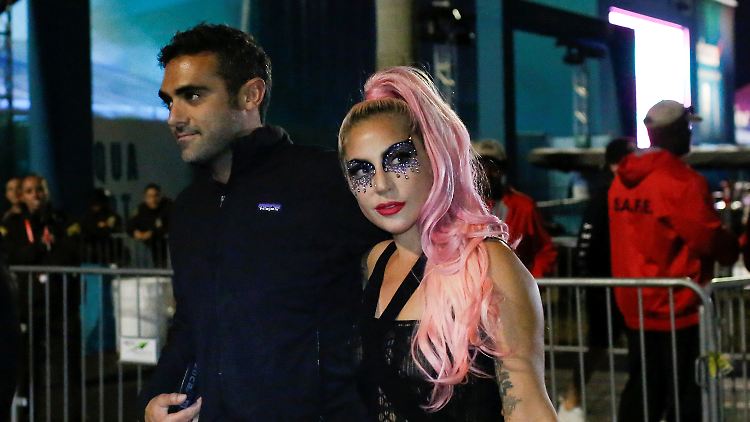 Eben noch zusammen beim Super Bowl, jetzt auch bei Instagram: Michael Polansky und Lady Gaga.