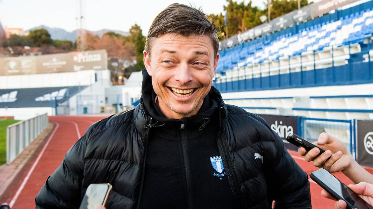 Von 2005 bis 2007 spielte Tomasson für den VfB Stuttgart, seit 2011 arbeitet der Däne als Trainer.