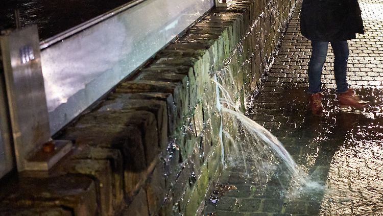 In Zell (Mosel) droht die Innenstadt zu überschwemmen.