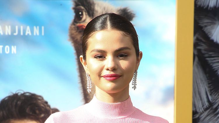 Selena Gomez tritt in die Fußstapfen von Rihanna und bringt ihr eigenes Make-up heraus.