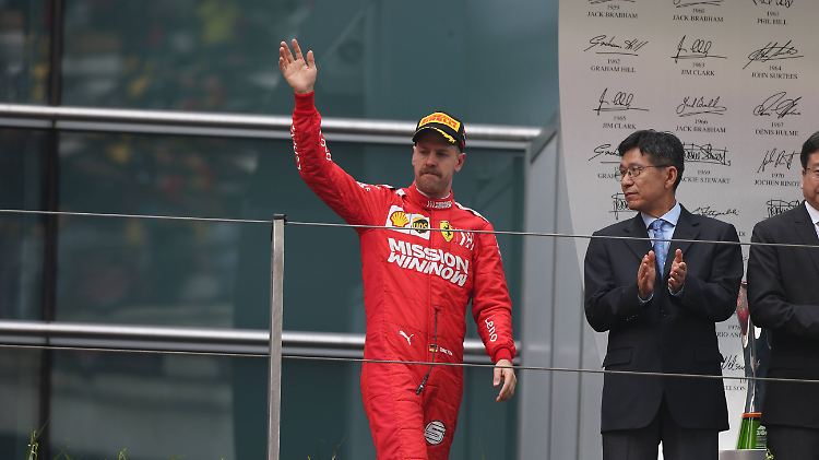 Im April 2020 wird Ferraris Sebastian Vettel in Shanghai nicht wieder aufs Podium klettern können.