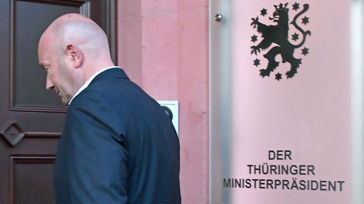 Kemmerich wird die Amtsgeschäfte noch eine Weile fortführen müssen.