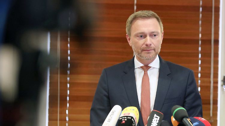 Christian Lindner ist FDP-Chef - Politikberater Johannes Hillje rechnet mit ernsten Folgen für die Partei.