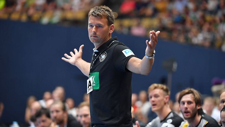 Was soll er machen, scheint sich Prokop zu fragen. Die DHB-Spitze ist offenbar unberechenbar.