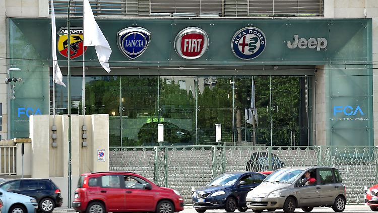 Das Werkstor in Turin: Die Folgen der Virus-Ausbreitung werden auch außerhalb Chinas zunehmend spürbar.