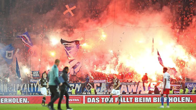 Diesmal dürfen die HSV-Fans legal Pyro abbrennen.