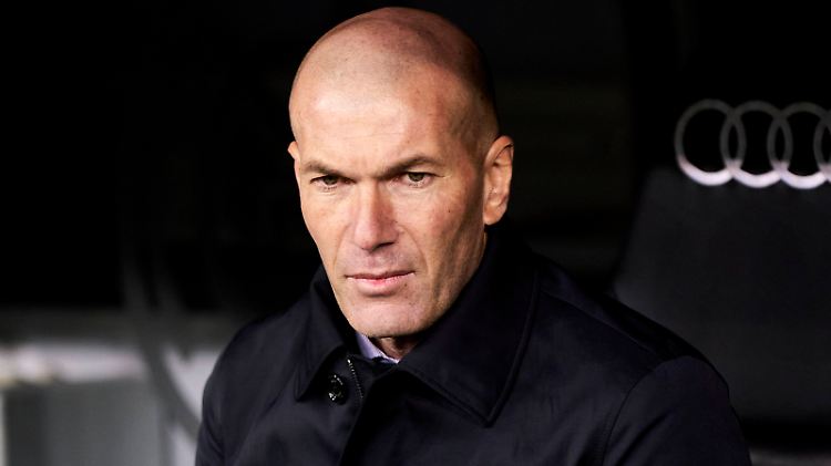 Zinédine Zidane muss sich nach der Heimpleite im Pokal heftiger Kritik erwehren.