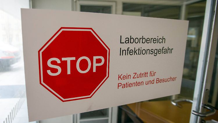Die Frau wird medizinisch überwacht und ist in der München Klinik Schwabing isoliert.
