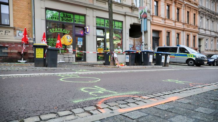 Acht Minuten nach dem Notruf soll die Polizei in Halle mit nur einem Streifenwagen vor Ort gewesen sein.