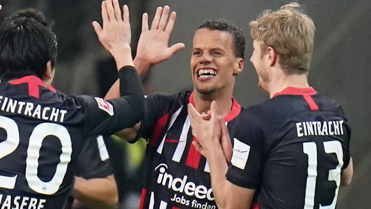 Chandler kann es selbst kaum glauben: Gegen Augsburg trifft er doppelt.