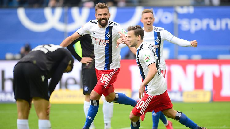 Stürmer Lukas Hinterseer traf beim 2:0-Erfolg für den Hamburger SV doppelt.