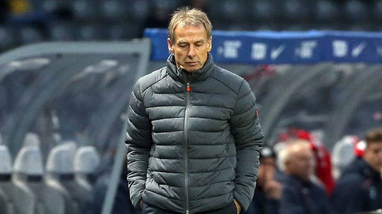 Sein Rücktritt kommt bei den Fans nicht gut an: Jürgen Klinsmann hat nach nur 11 Wochen sein Amt als Hertha-Trainer niedergelegt.