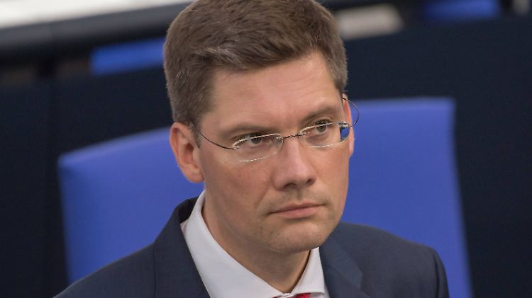 Christian Hirte soll als Parlamentarischer Staatssekretär im Wirtschaftsministerium entlassen werden - damit ist die Aufgabe als Ostbeauftragter verbunden.