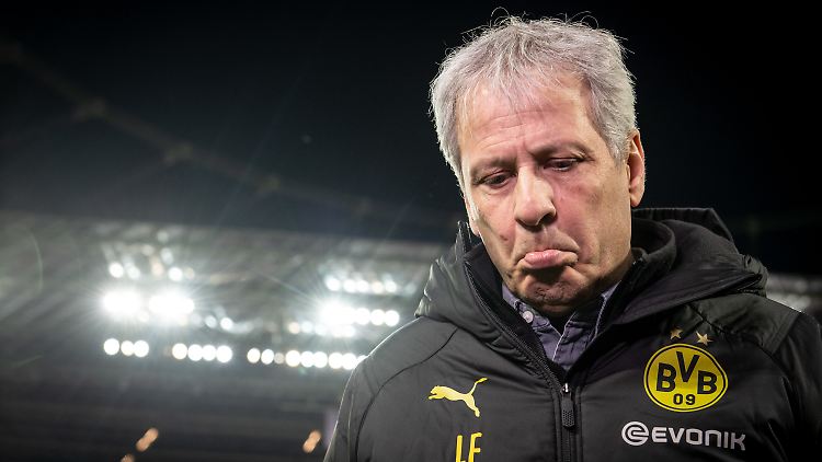 Lucien Favre hadert mit den erneuten Patzern in der Defesnive seines BVB.