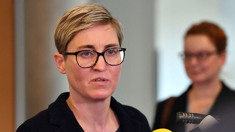 Hennig-Wellsow hat inzwischen Stellung zu dem gefälschten Anruf genommen.
