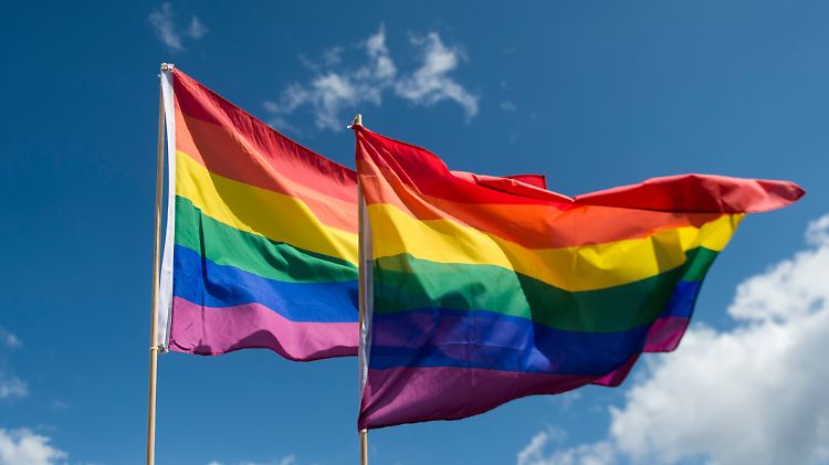 Die Gesetzesänderung verbietet nun, Menschen in der Öffentlichkeit wegen ihrer sexuellen Orientierung zu diskriminieren oder zum Hass gegen sie in Text, Sprache, Bildern oder Gesten aufzustacheln. 
