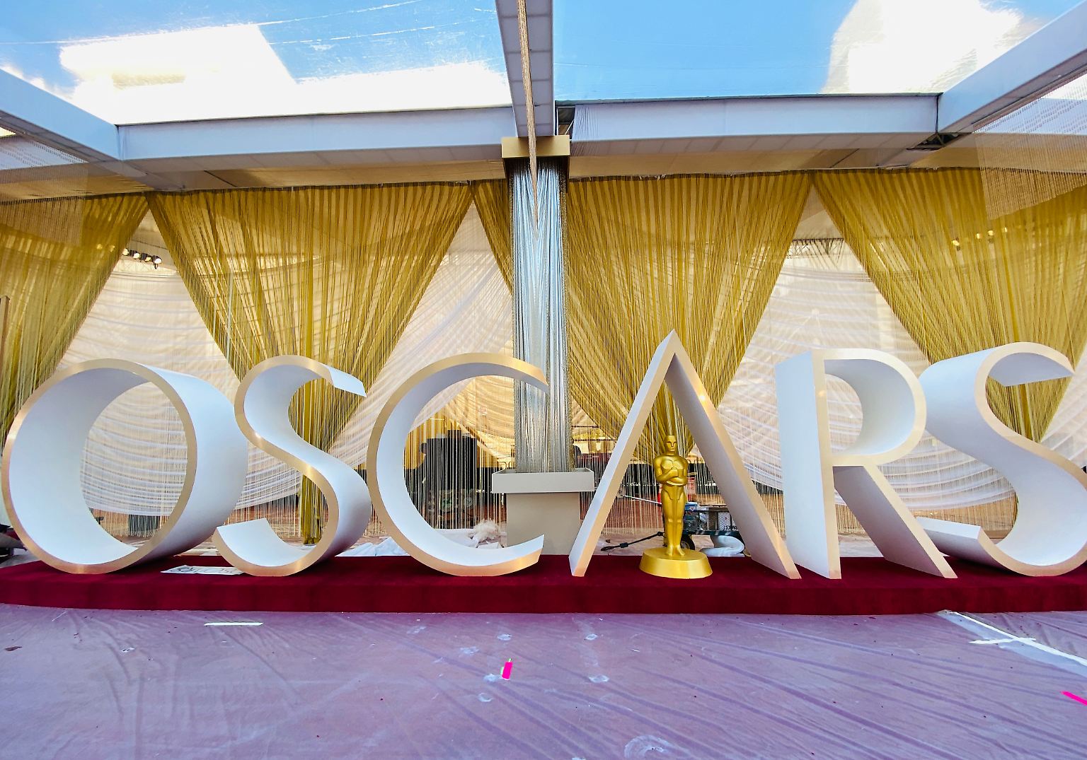 Hartes Urteil nach einer langen Nacht: Abgesehen vom südkoreanischen Sensationserfolg "Parasite" bleiben die 92. Academy Awards erstaunlich langweilig. Wer sich bei der Preisverleihung in Los Angeles auf eine unterhaltsame Veranstaltung, große Emotionen ...