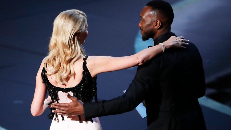 Laura Dern und Mahershala Ali.