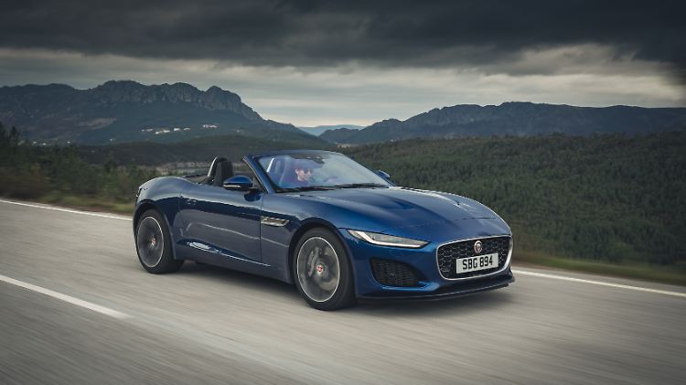 Nach dem Facelift sind die weit in die Flanken gezogenen Scheinwerfer des Jaguar F-Type Geschichte.