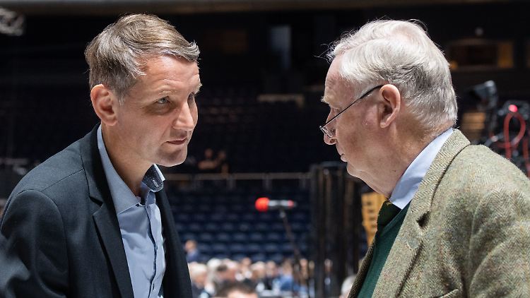 Gauland (mit dem Thüringer AfD-Chef Höcke) bietet sich einmal mehr der CDU an.