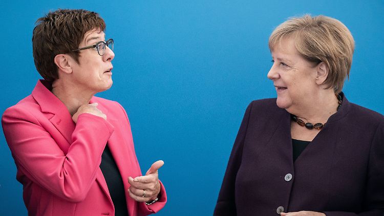Wie geht es an der Spitze der CDU weiter? Annegret Kramp-Karrenbauer und Angela Merkel ziehen sich bald zurück.