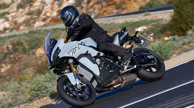 Die BMW S 1000 XR ist auch in ihrer Neuauflage ein echtes Adventure Sport Bike.