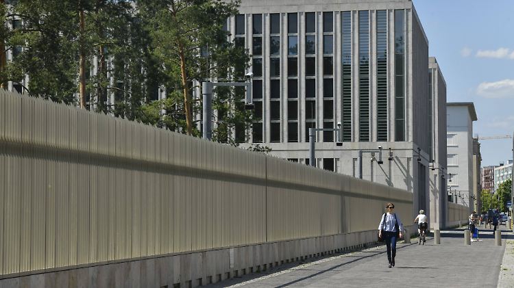 Dem Bericht zufolge waren BND und CIA ab 1970 jeweils zur Hälfte Eigentümer der Schweizer Firma Crypto AG. 