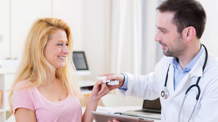 Haben Arzt und Patient ein gutes Vertrauensverhältnis, wird die Wirkung von Placebos gefördert.