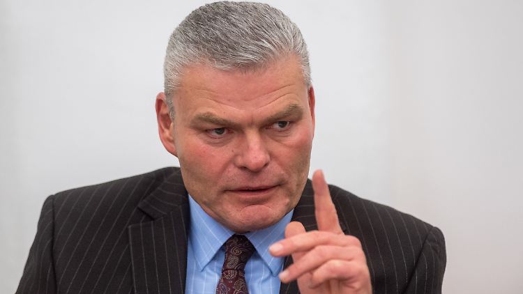 "Aufgabe der CDU ist es, dass wir Abstand halten sowohl von der AfD als auch von den Linken", so Holger Stahlknecht.