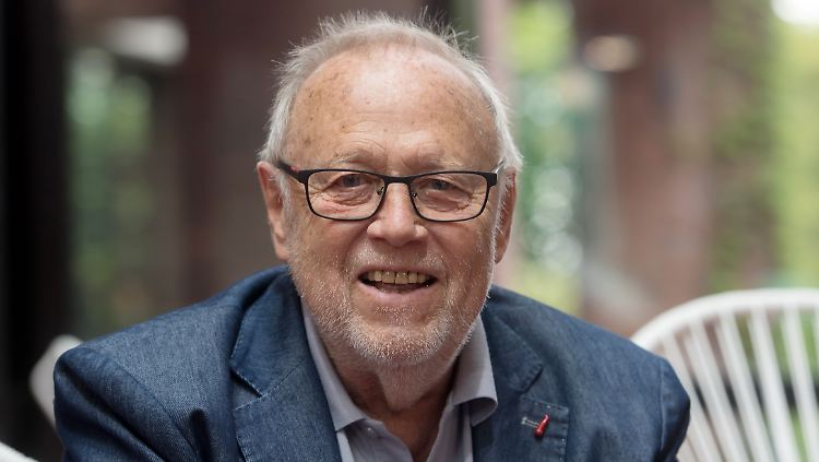 Mit knapp 50 Jahren führte Joseph Vilsmaier das erste Mal Regie bei einem Film.
