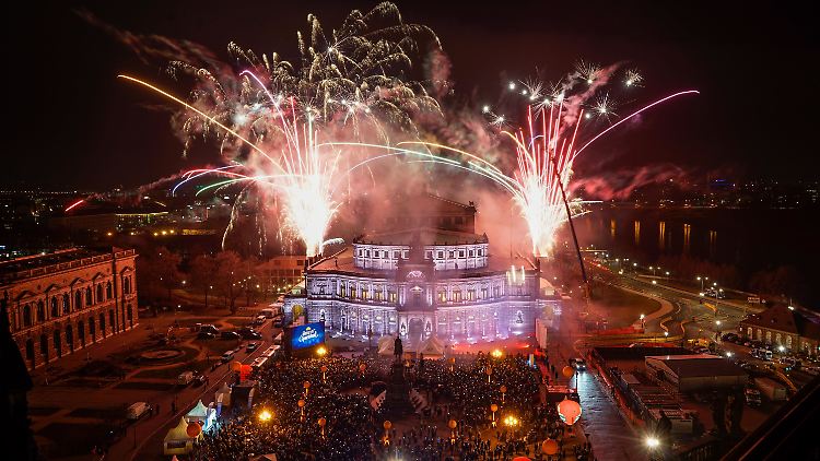 Die Semperoper bot eine wunderschöne Kulisse für das bunte Spektakel - doch der Orden für Al-Sisi verdarb vielen den Spaß. 
