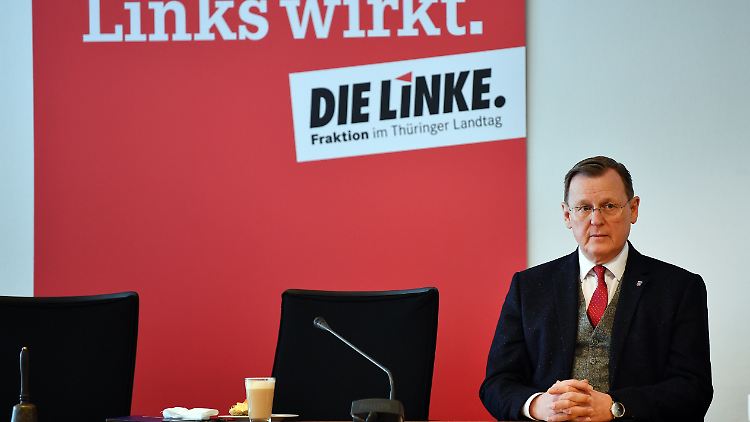 Thüringens früherer Ministerpräsident Ramelow will zurück ins Amt, um Neuwahlen organisieren zu können. 