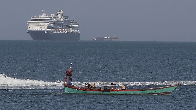 Die Passagiere der "Westerdam" dürfen nach tagelanger Irrfahrt in Kambodscha an Land.