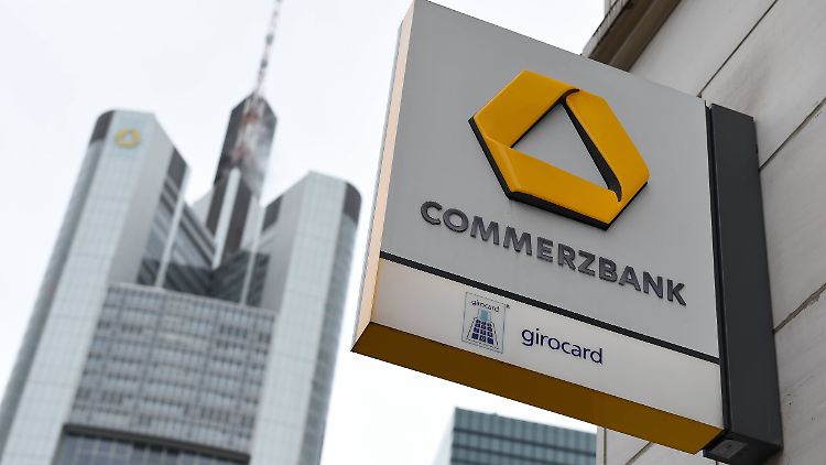 Die Commerzbank muss nach der Restrukturierung einen großen Verlust hinnehmen.