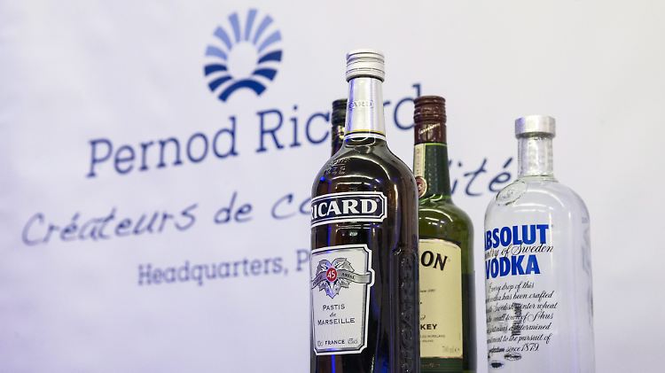Weltbekannte Spirituosenmarken: Pernod-Ricard rechnet mit virusbedingten Einbußen im Verkauf.